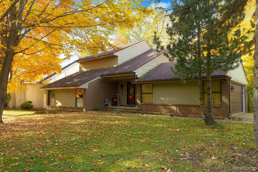 6930 Drake Road West Bloomfield, MI 48322 - Photo 2 of 57
