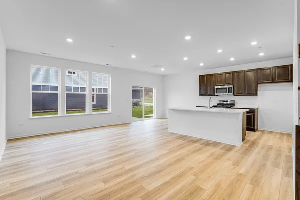 $382,900 | 804 Lindsay Lane, West Dundee, IL 60118