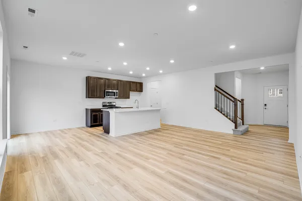 $382,900 | 804 Lindsay Lane, West Dundee, IL 60118