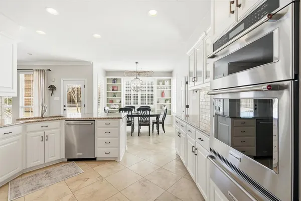 $728,850 | 801 Bent Tree Drive, Euless, TX 76039