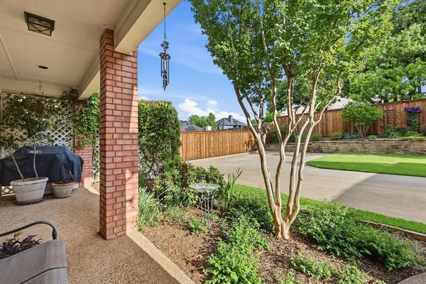 $709,500 | 801 Bent Tree Drive, Euless, TX 76039