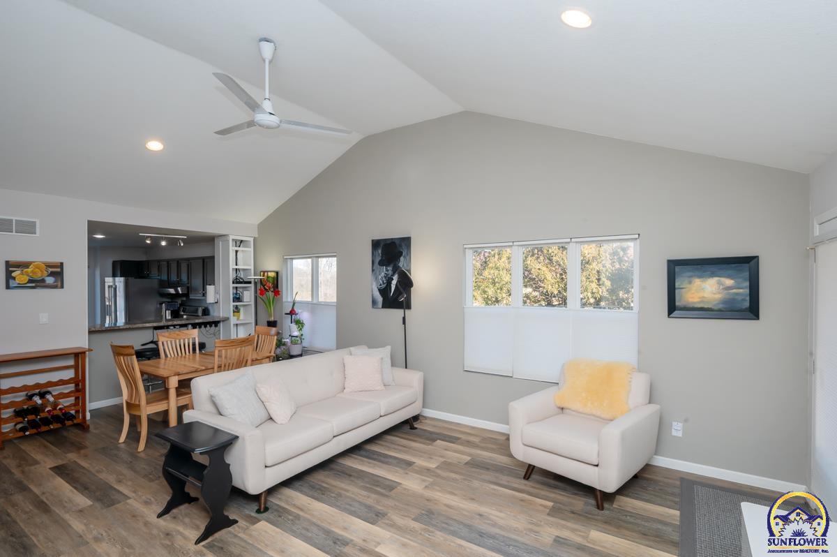 3336 Southeast Powell Street Topeka, KS 66605 - Photo 13 of 33