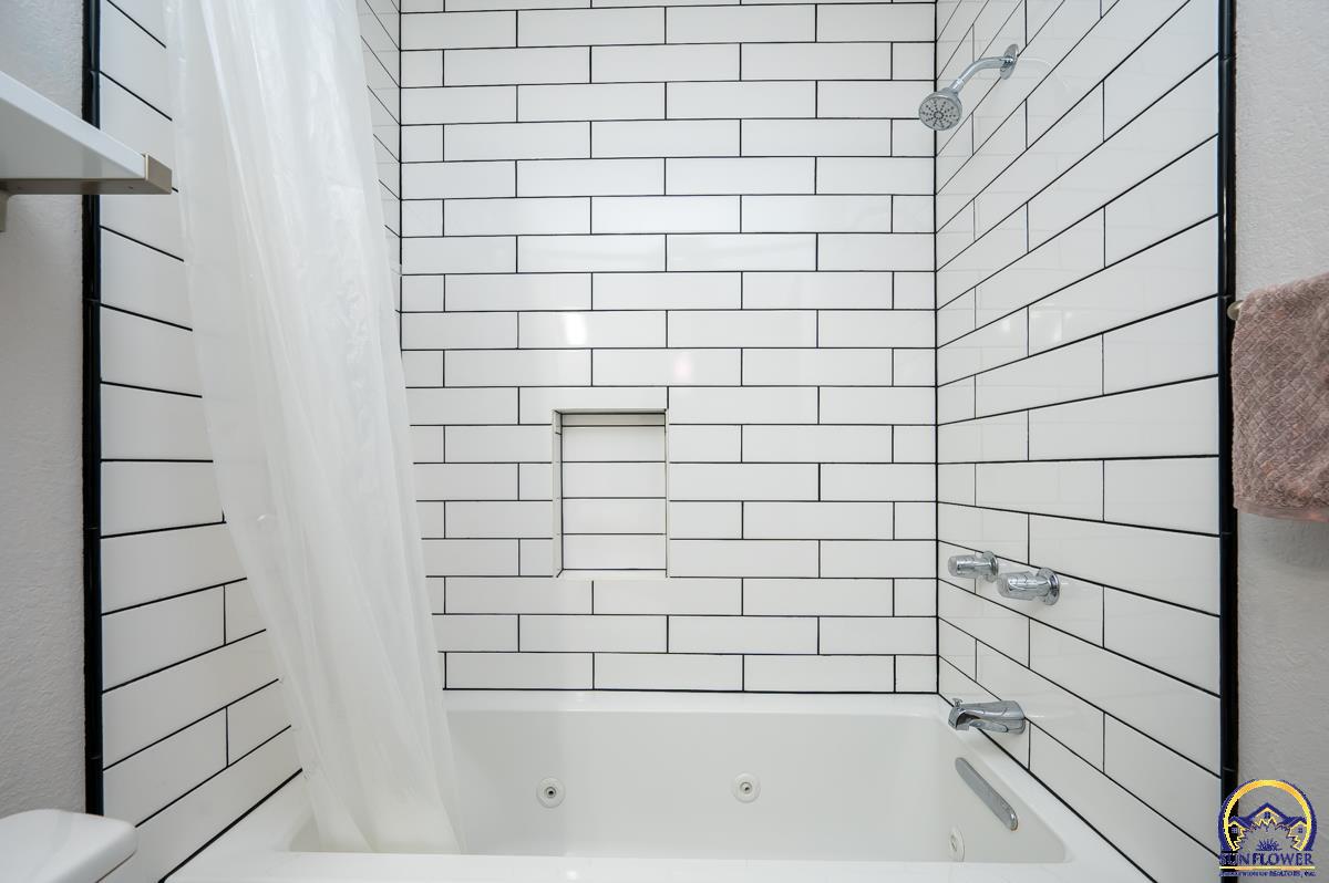 3336 Southeast Powell Street Topeka, KS 66605 - Photo 22 of 33