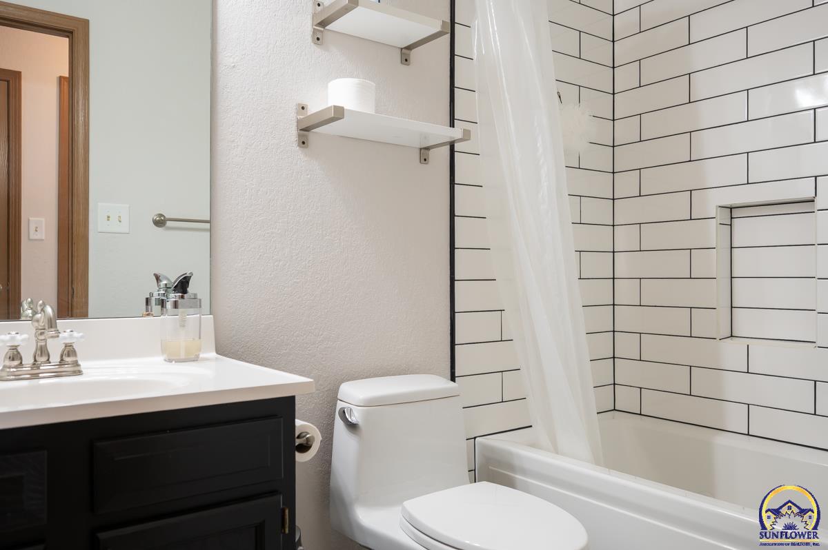 3336 Southeast Powell Street Topeka, KS 66605 - Photo 25 of 33