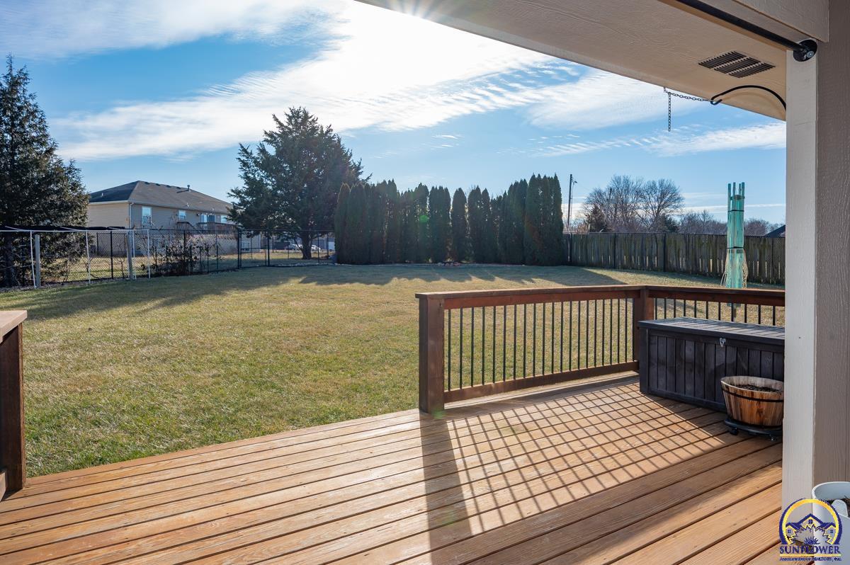 3336 Southeast Powell Street Topeka, KS 66605 - Photo 3 of 33