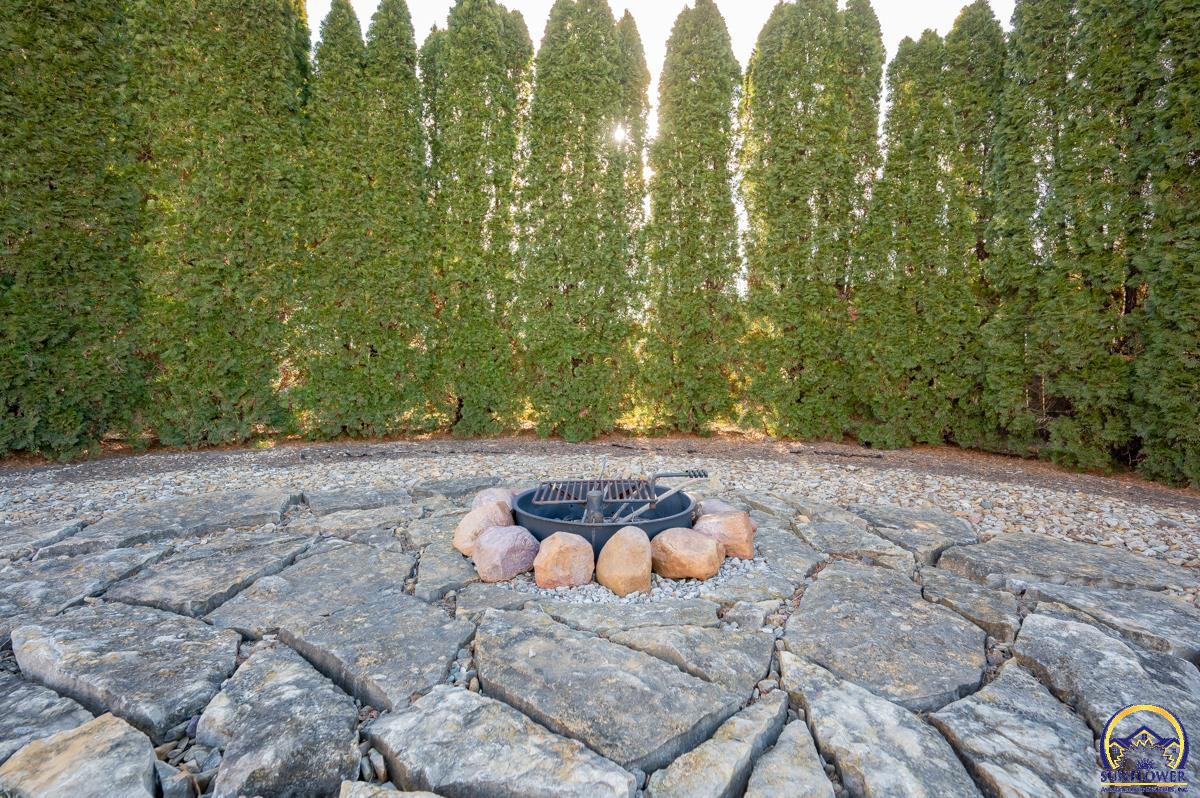 3336 Southeast Powell Street Topeka, KS 66605 - Photo 4 of 33