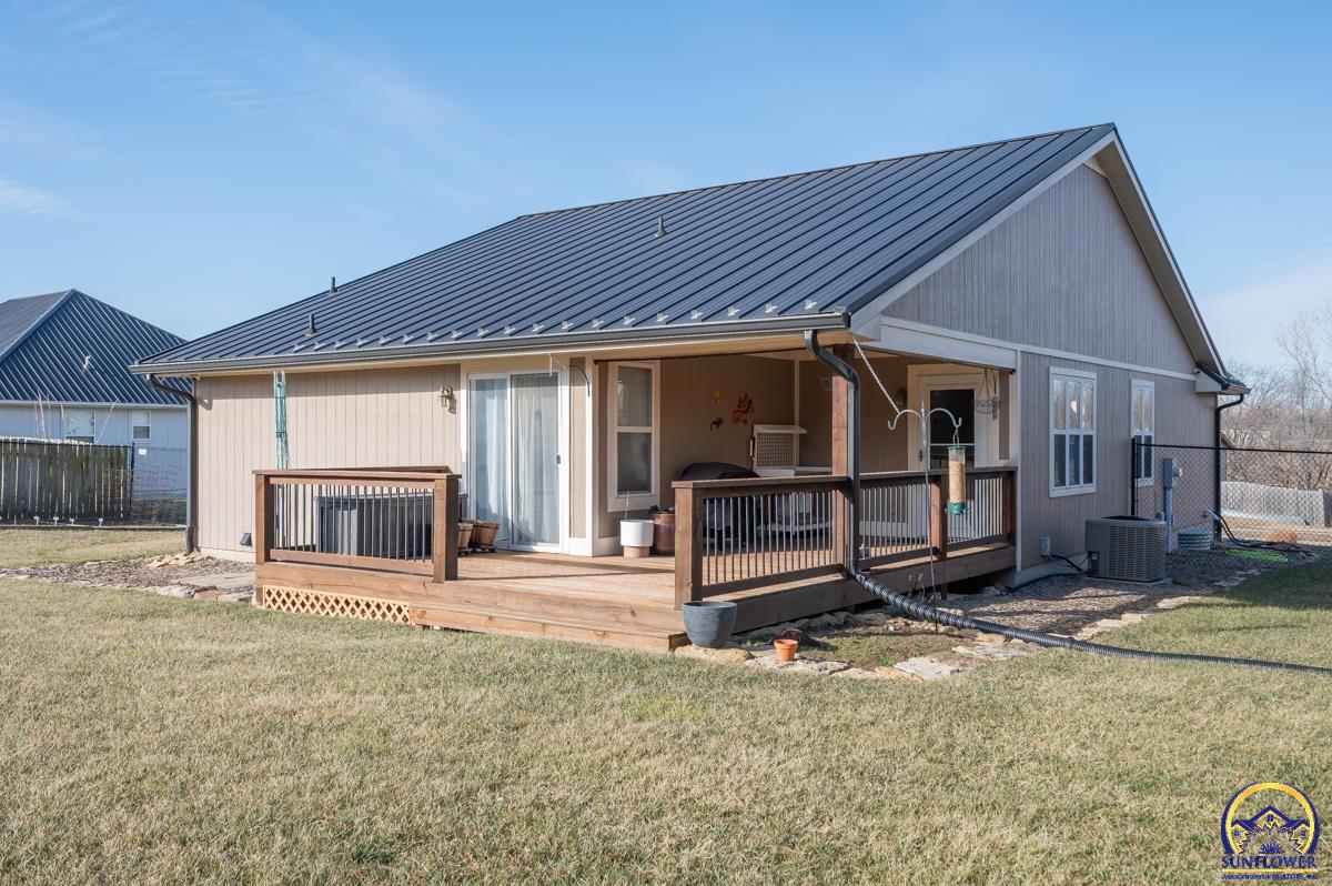 3336 Southeast Powell Street Topeka, KS 66605 - Photo 5 of 33