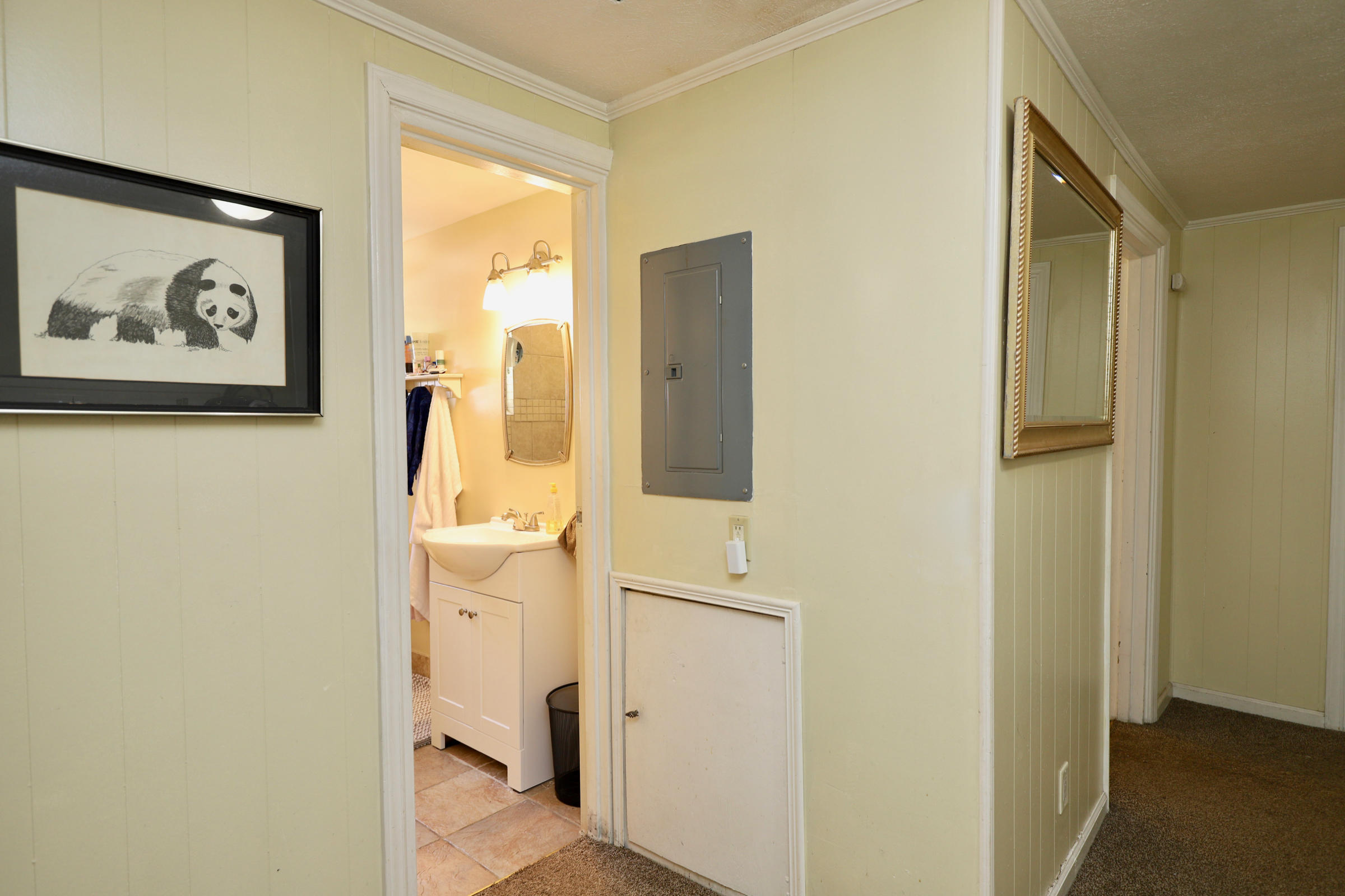 272 Sand Pit Road Aberdeen, NC 28315 - Photo 21 of 38 Hallway