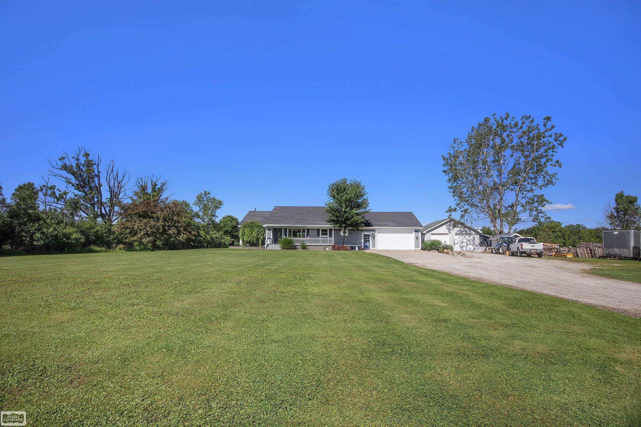 3435 Breen Road Emmett, MI 48022 - Photo 4 of 27 50182333-cad22ddd-0979-499b-b2c0-70043964631b.JPG