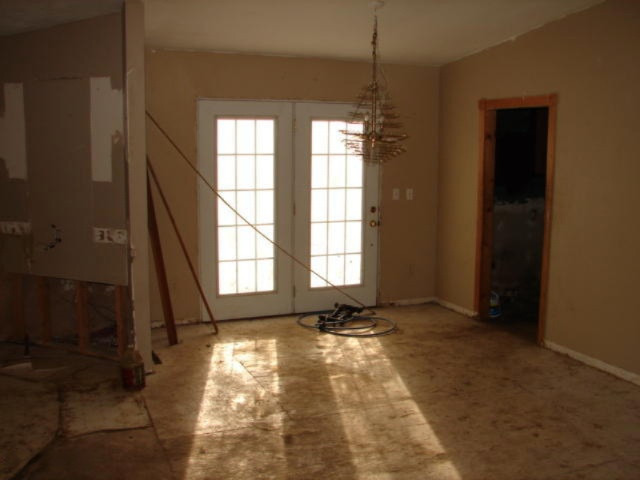 623 River Road Marshall, MI 49068 - Photo 3 of 3 623 N River Rd - eating area