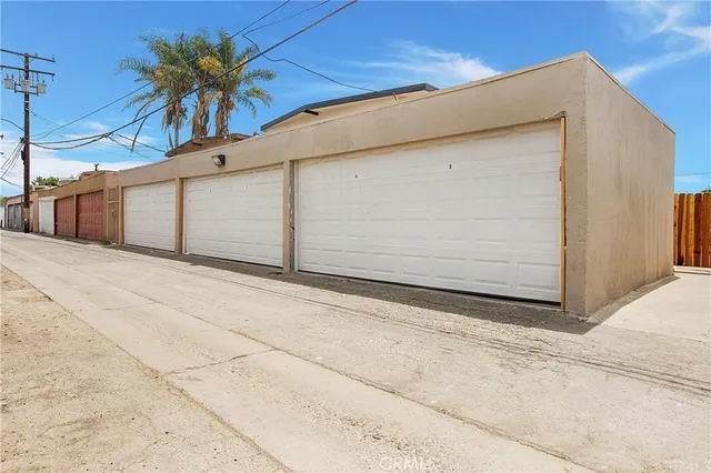 $2,150 | 1917 West Myrtle Street, Santa Ana, CA 92703