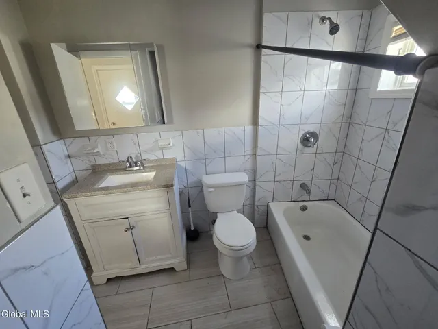 $1,175 | 9 Bayard Street, Unit 3, Amsterdam, NY 12010