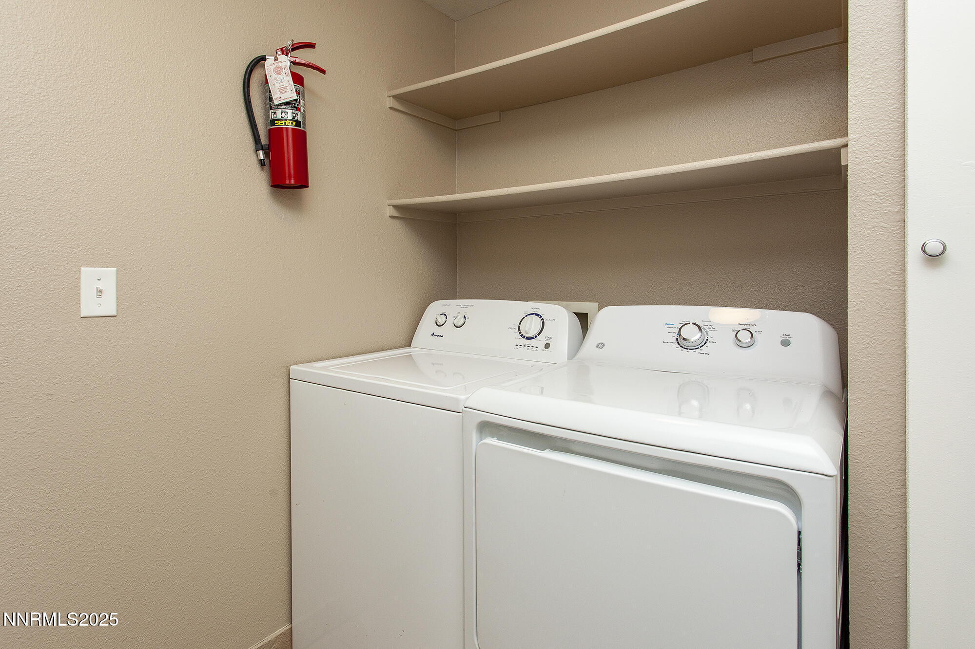 376 Wheeler Avenue Reno, NV 89502 - Photo 12 of 33 a utility room with dryer and washer