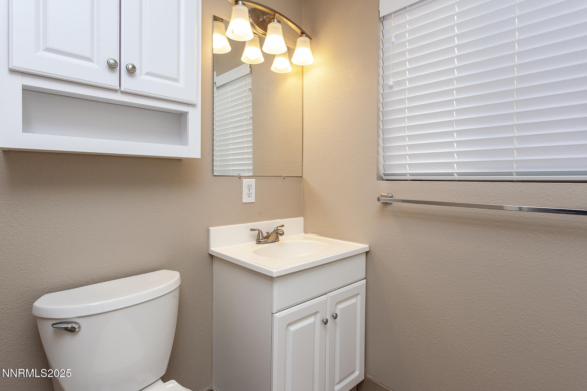 376 Wheeler Avenue Reno, NV 89502 - Photo 13 of 33 a bathroom with a toilet sink and mirror
