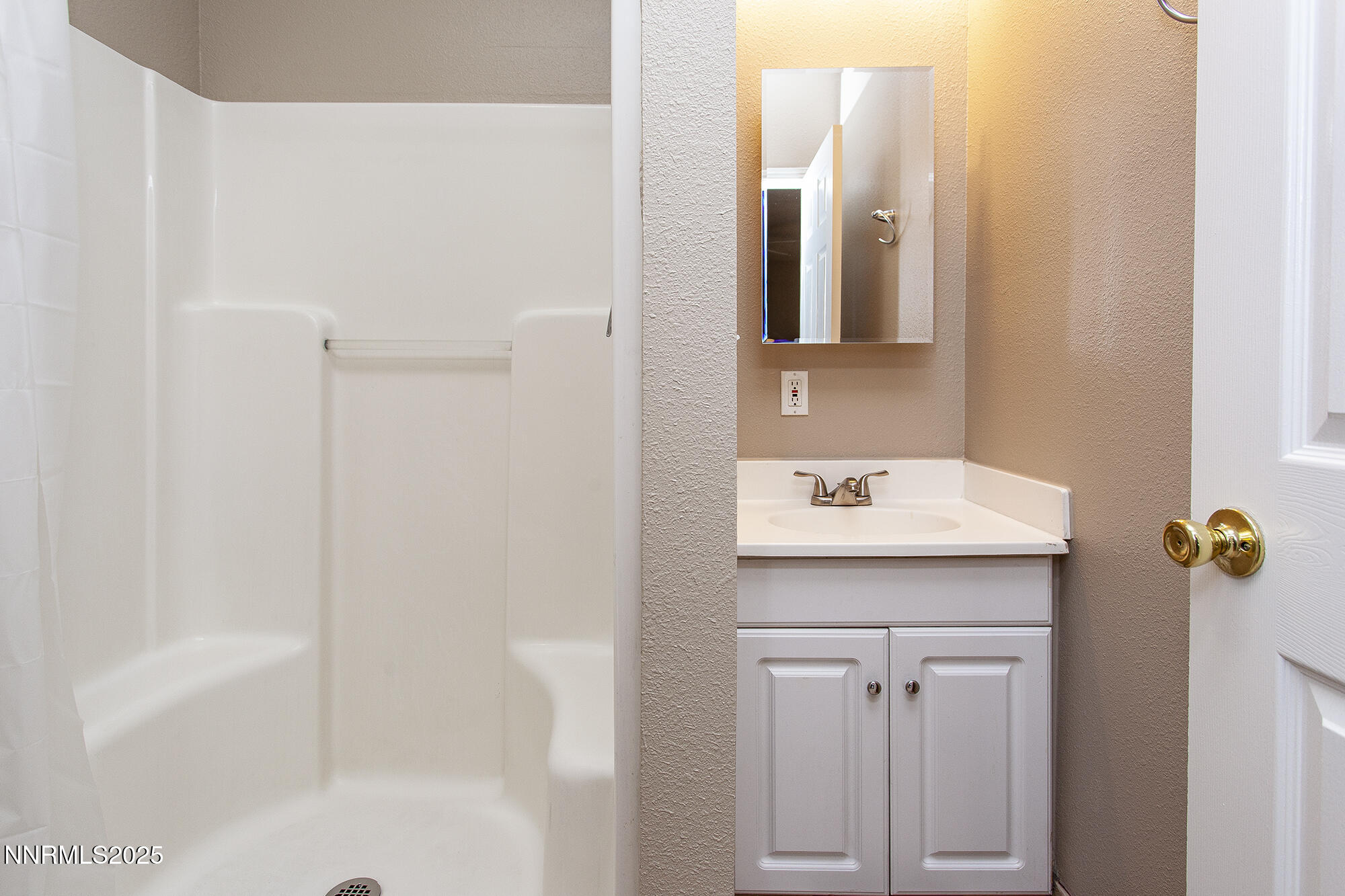 376 Wheeler Avenue Reno, NV 89502 - Photo 24 of 33 a bathroom with a sink and a mirror