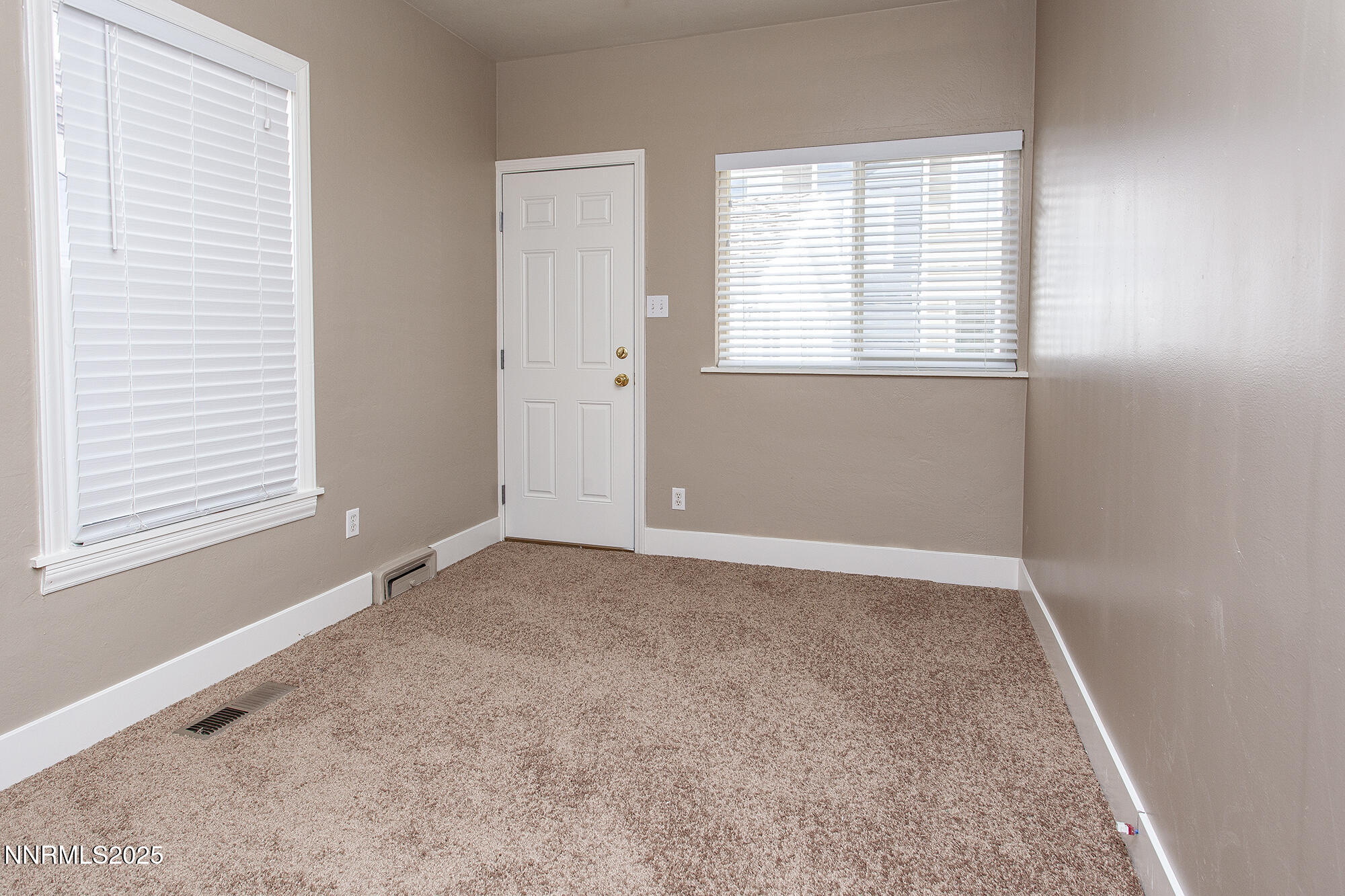 376 Wheeler Avenue Reno, NV 89502 - Photo 31 of 33 an empty room with a window