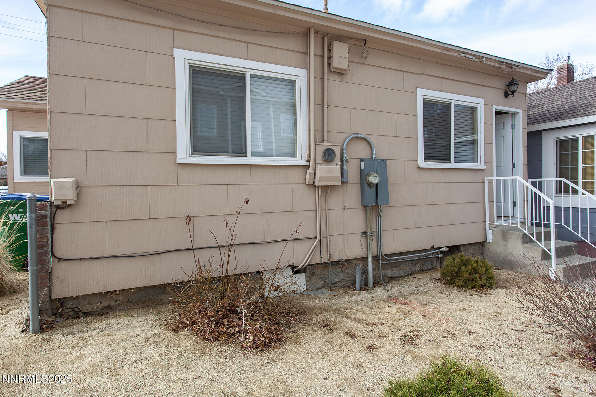 376 Wheeler Avenue Reno, NV 89502 - Photo 5 of 33 a view of a house with a yard