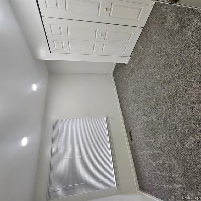 215 Oak Ridge Drive Pontiac, MI 48341 - Photo 9 of 34