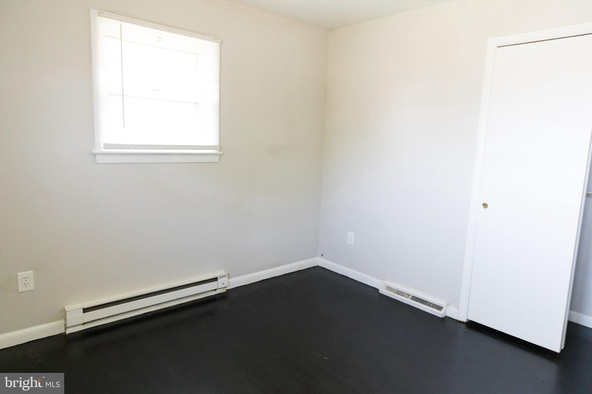 16827 Hampton Road Williamsport, MD 21795 - Photo 12 of 42 Bright and airy blank canvas room.