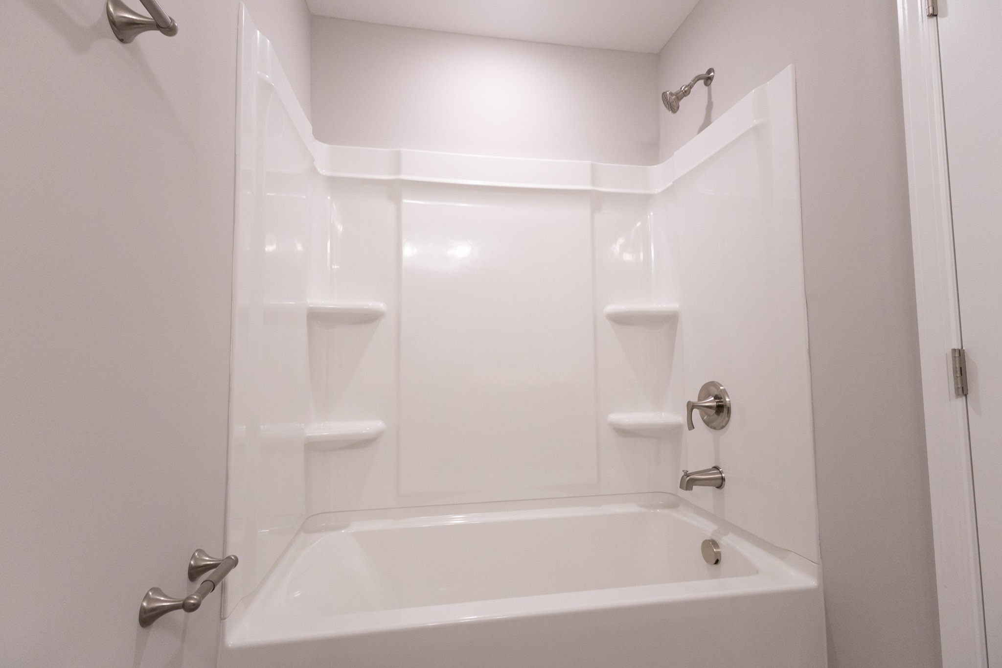 118 Davis Ridge Lane Clarksville, TN 37040 - Photo 20 of 35 a bathroom with a bathtub