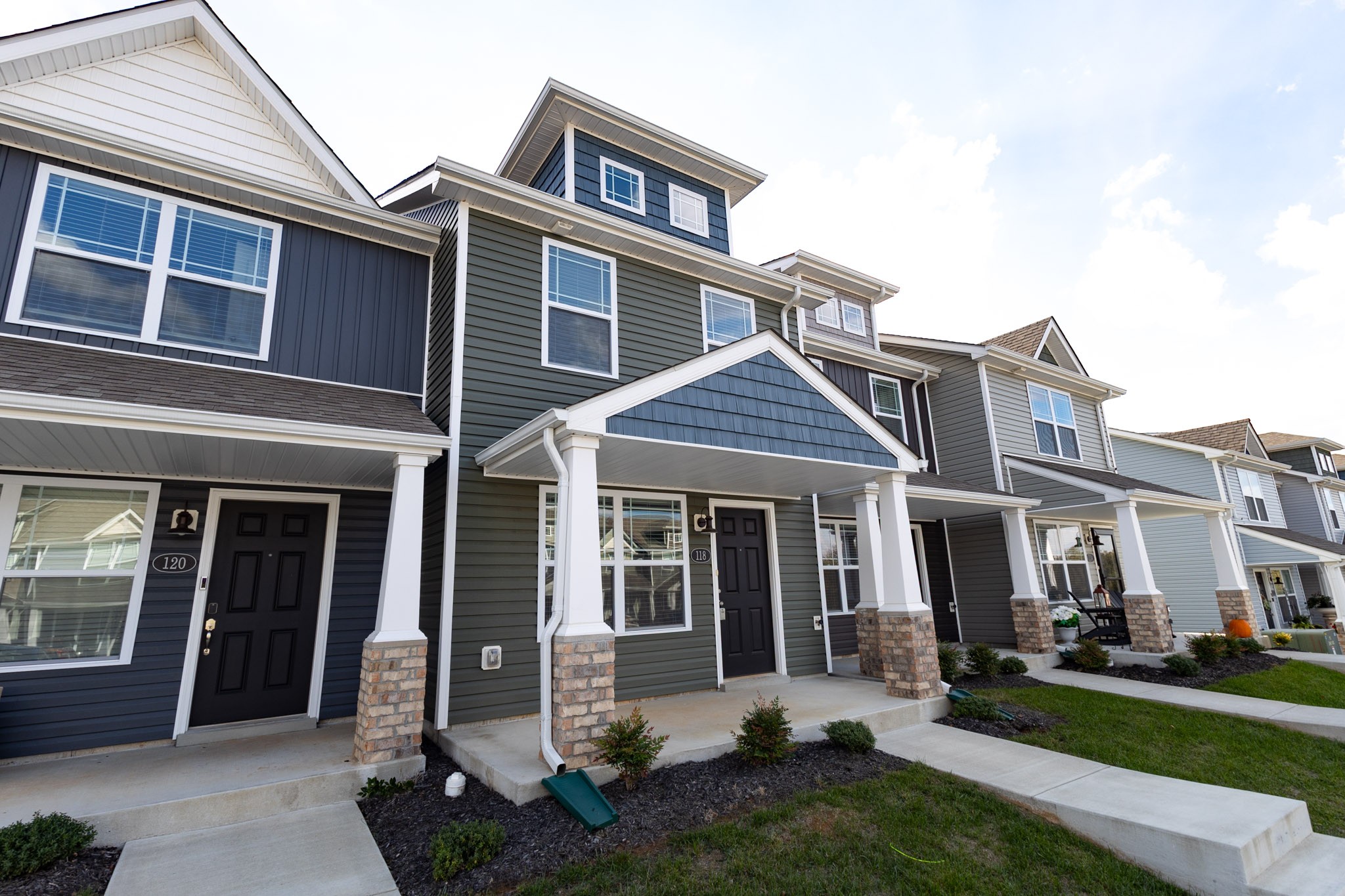 118 Davis Ridge Lane Clarksville, TN 37040 - Photo 4 of 35 a front view of a house with a yard