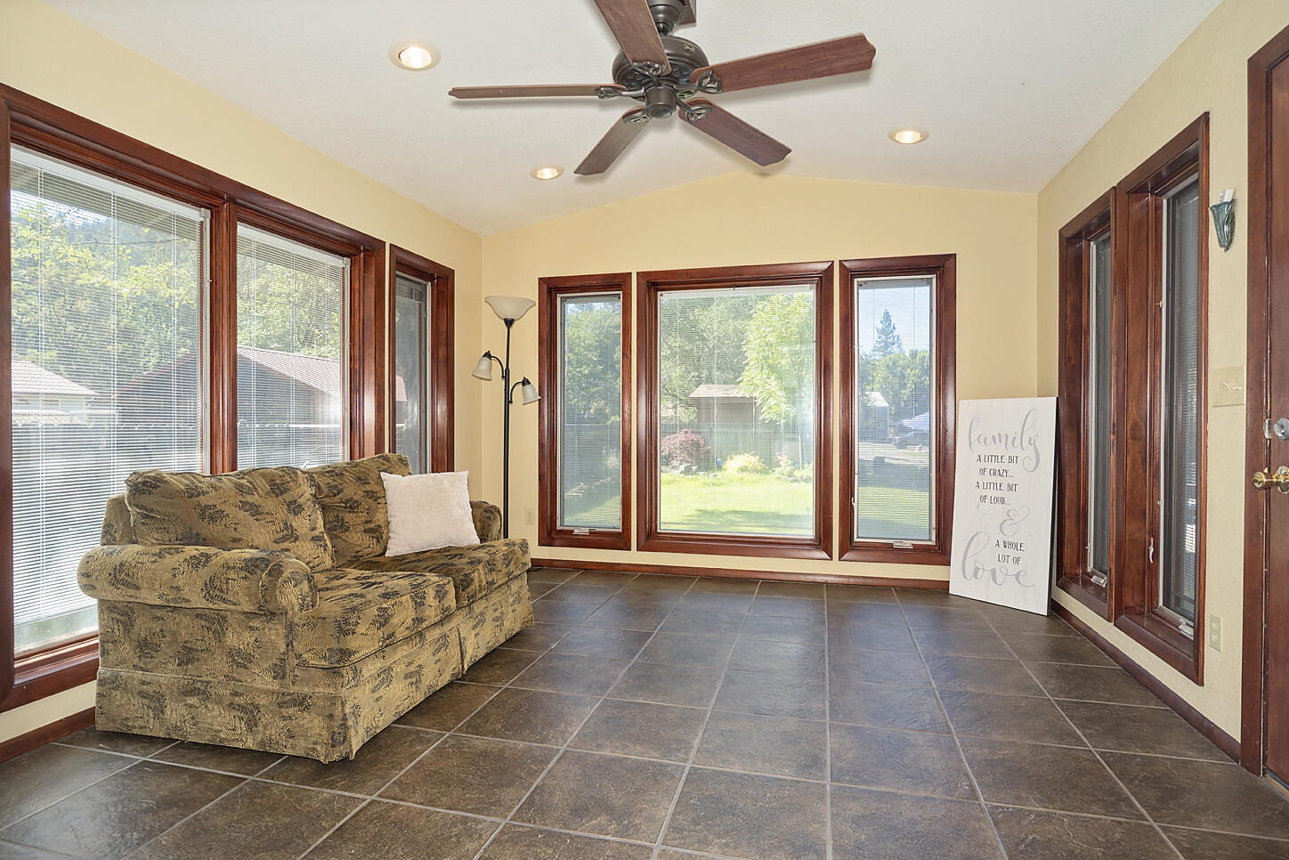 899 Old Ferry Road Shady Cove, OR 97539 - Photo 16 of 27 Sunroom