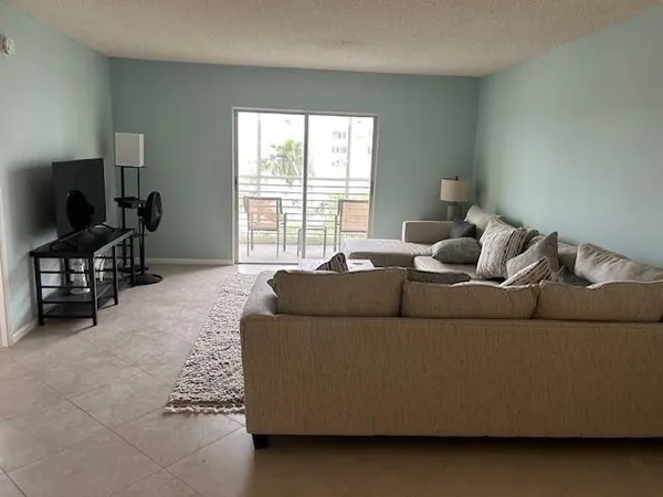 $310,000 | 2731 Northeast 14th Street Causeway, Unit 612, Pompano Beach, FL 33062