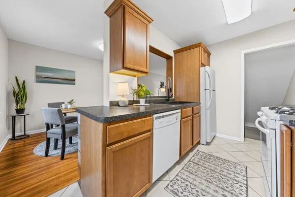 $225,000 | 996 Cleveland Avenue South, St. Paul, MN 55116