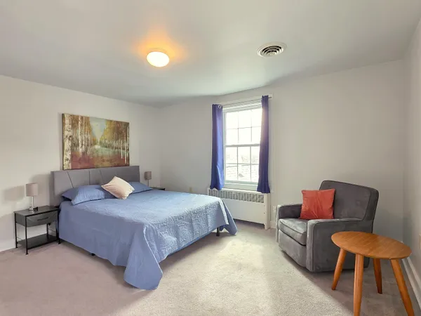 $3,950 | 486 Main Street, Unit B, Winooski, VT 05446