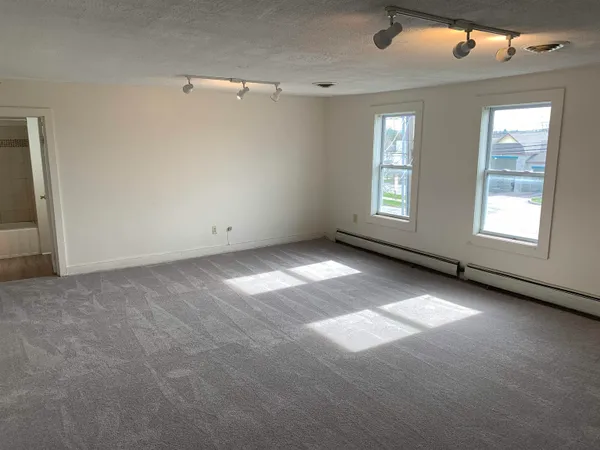 $3,950 | 486 Main Street, Unit B, Winooski, VT 05446