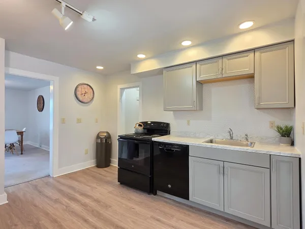 $3,950 | 486 Main Street, Unit B, Winooski, VT 05446