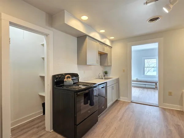 $3,950 | 486 Main Street, Unit B, Winooski, VT 05446
