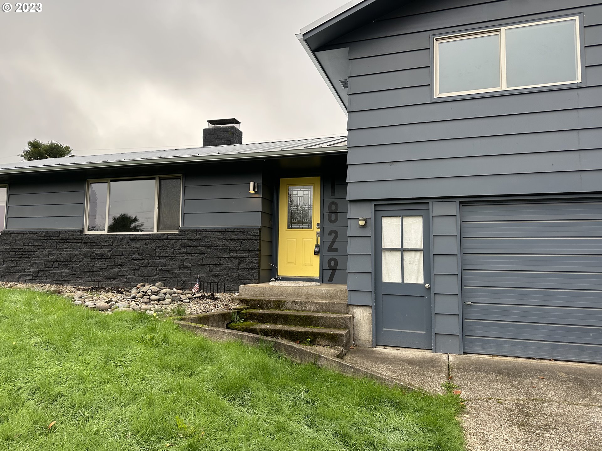 1829 Yolanda Avenue Springfield, OR 97477 - Photo 3 of 21 a backyard of a house with barbeque oven