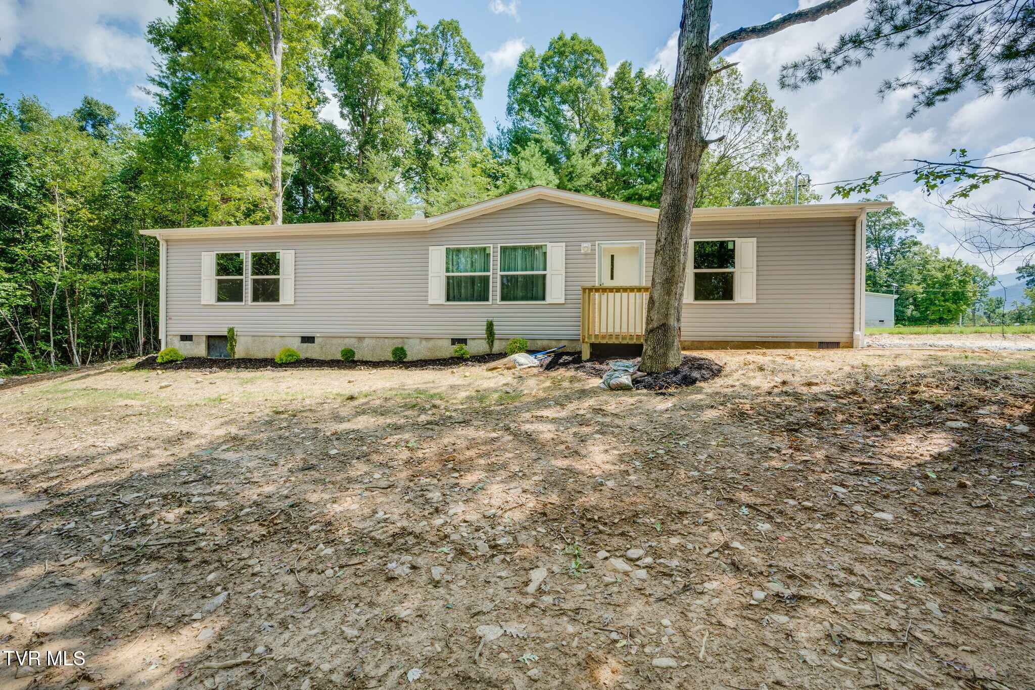 335 Laws Road Greeneville, TN 37743 - Photo 1 of 30 001