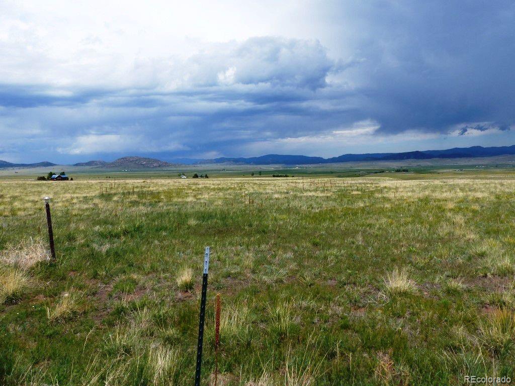985 Prairie Road Westcliffe, CO 81252 - Photo 14 of 35 a view of an ocean from a yard