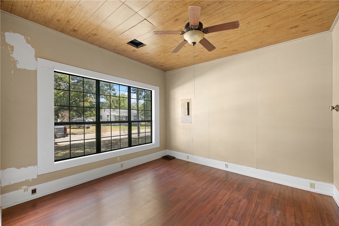 488 7th Street Somerville, TX 77879 - Photo 13 of 41 a view of room with window ceiling fan and hardwood floor