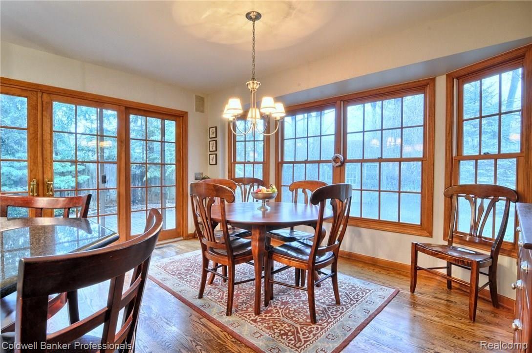 1783 Yorkshire Road Birmingham, MI 48009 - Photo 10 of 32 Breakfast_Nook.jpg