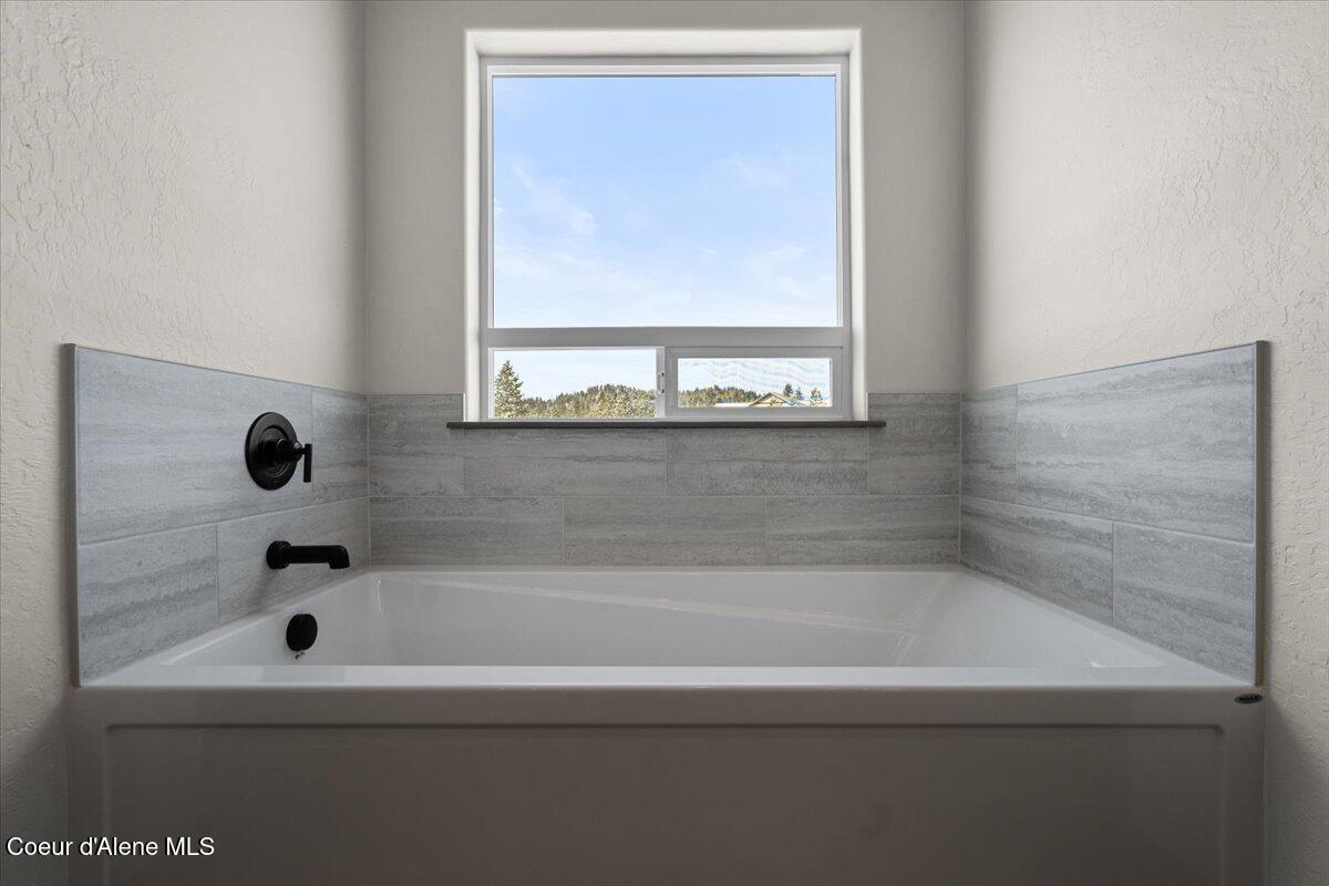 L3-b8 North Eclipse Road Rathdrum, ID 83858 - Photo 25 of 42 Primary tub