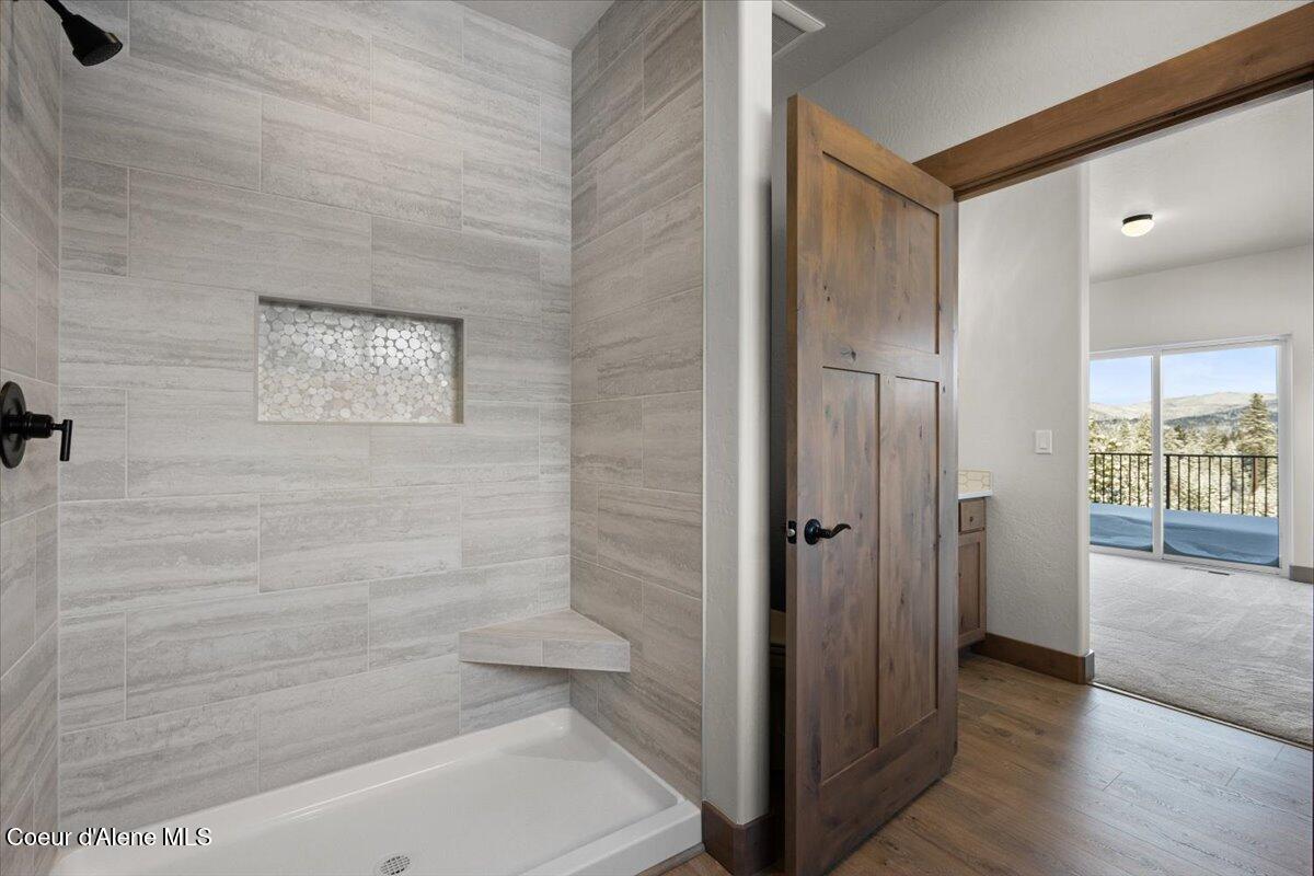 L3-b8 North Eclipse Road Rathdrum, ID 83858 - Photo 31 of 42 Tile Shower