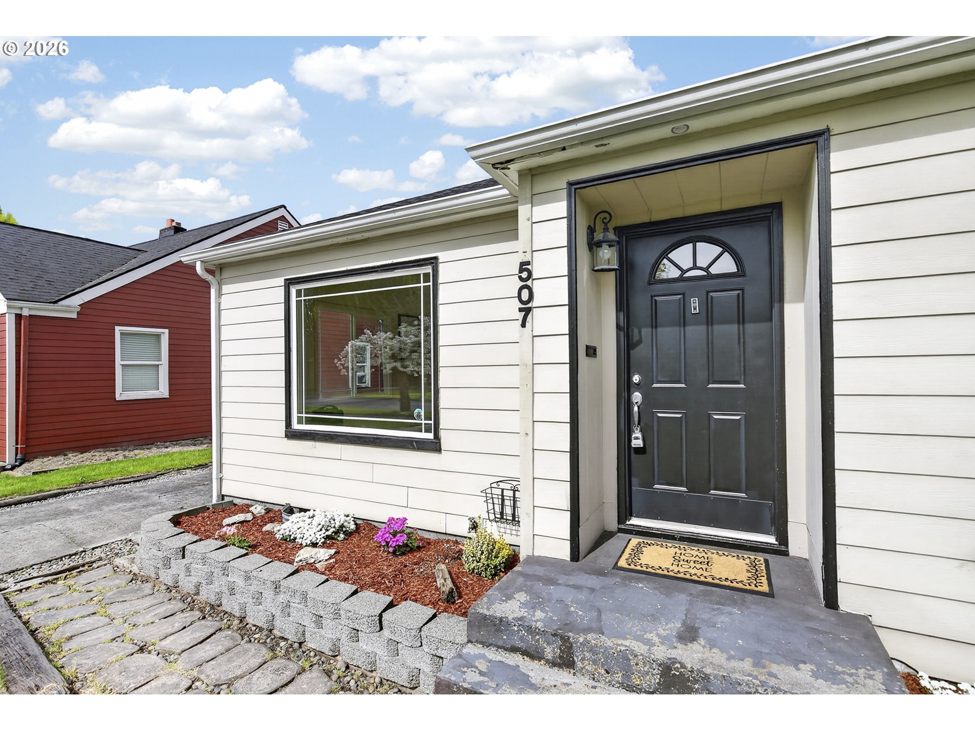 507 19th Avenue Longview, WA 98632 - Photo 3 of 17 a view of a front door of a house