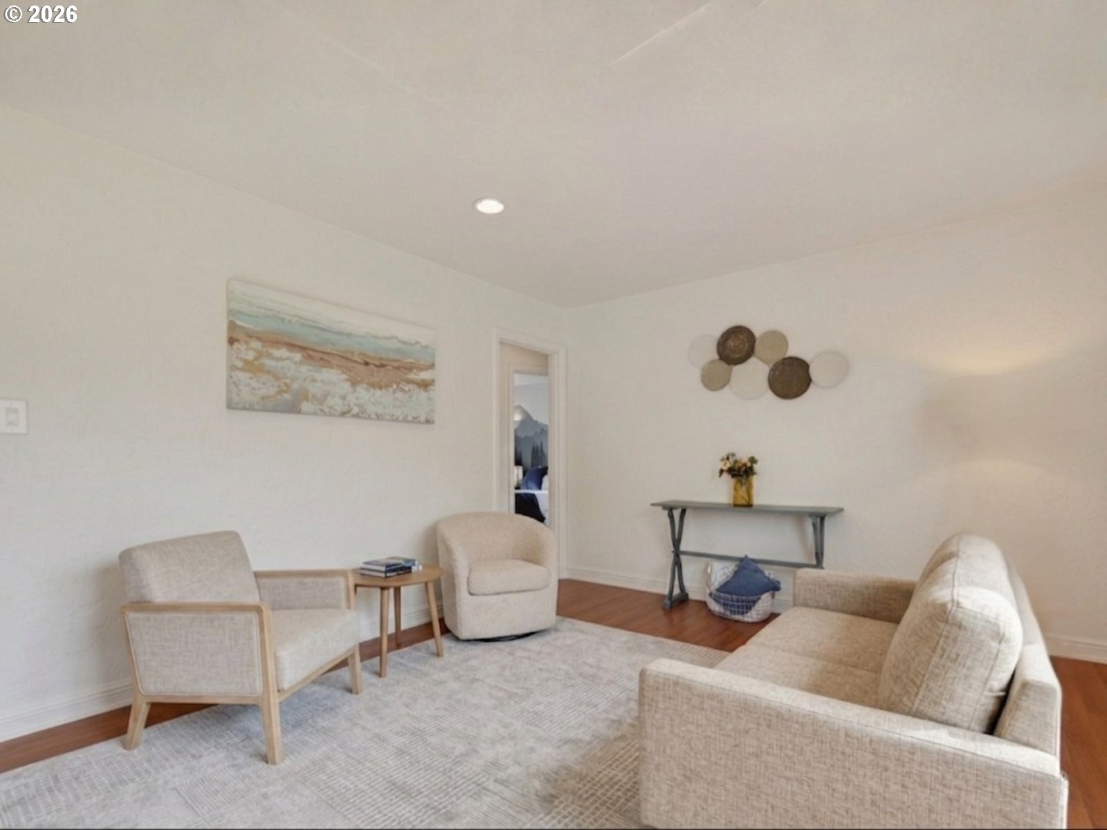 507 19th Avenue Longview, WA 98632 - Photo 4 of 17 a living room with furniture