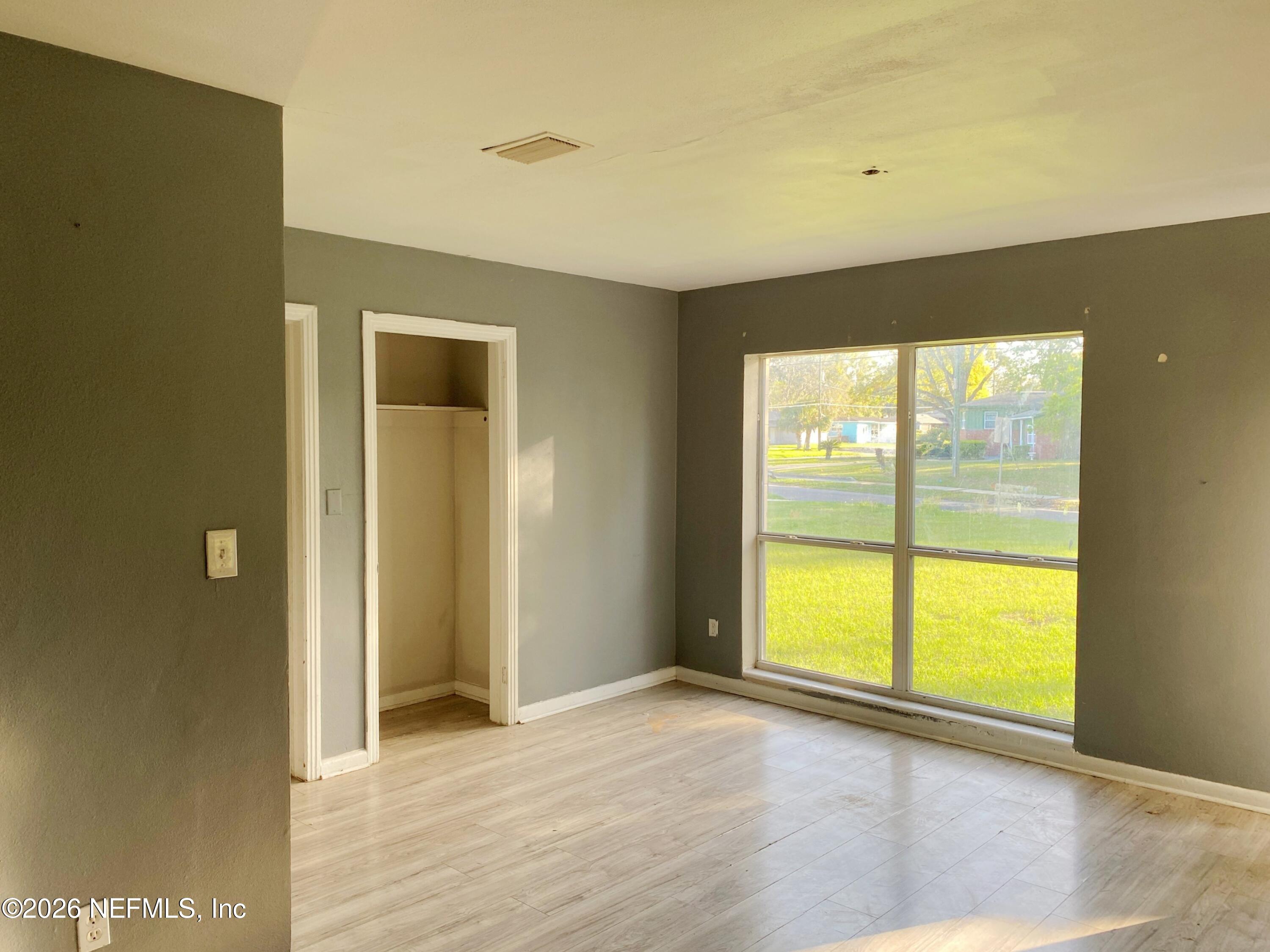 6711 Cavalier Road Jacksonville, FL 32208 - Photo 4 of 20 Living Room