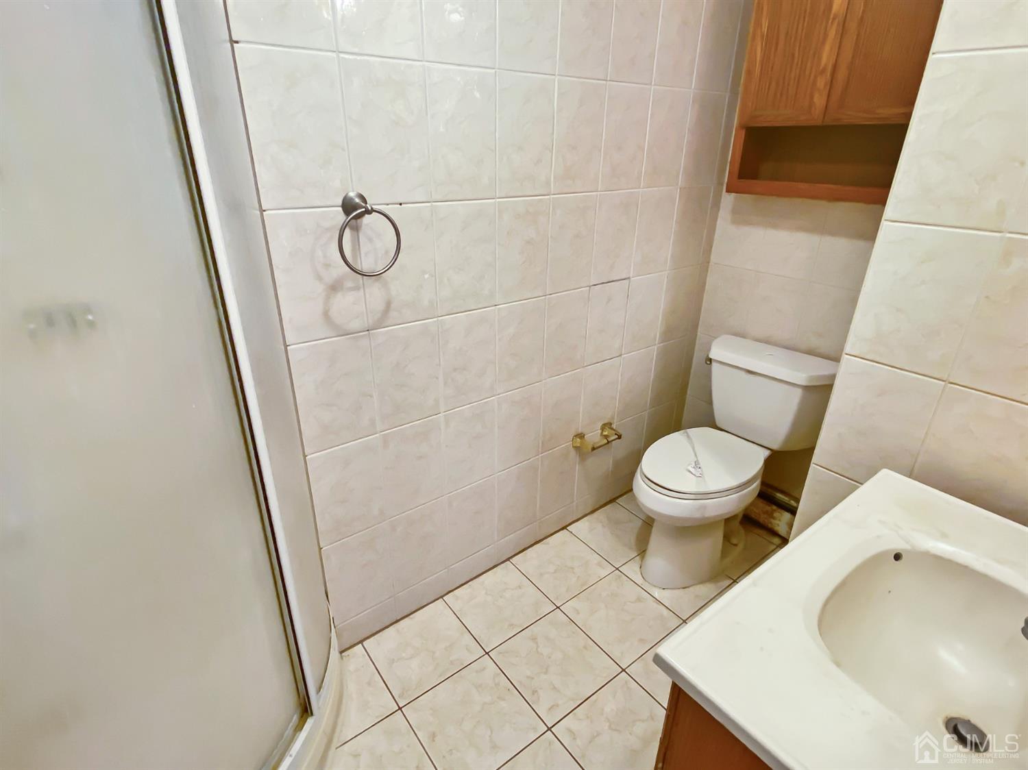 3181 Washington Road Sayreville, NJ 08859 - Photo 5 of 18 a bathroom with a sink and toilet
