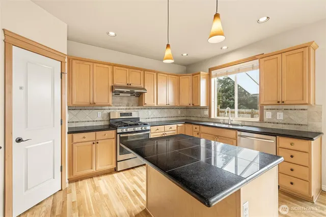 $1,025,000 | 2504 201st Place Southwest, Lynnwood, WA 98036