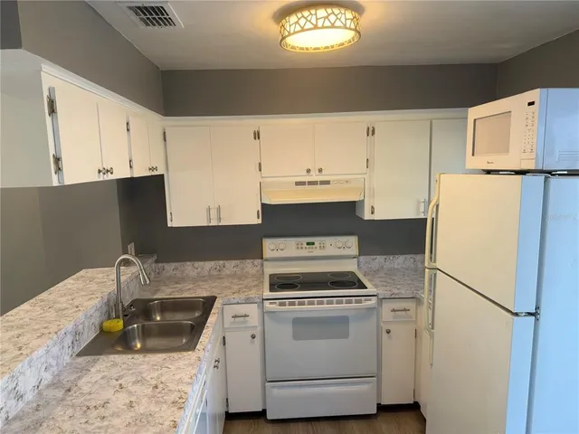 $1,800 | 6650 121st Avenue, Unit 6, Largo, FL 33773