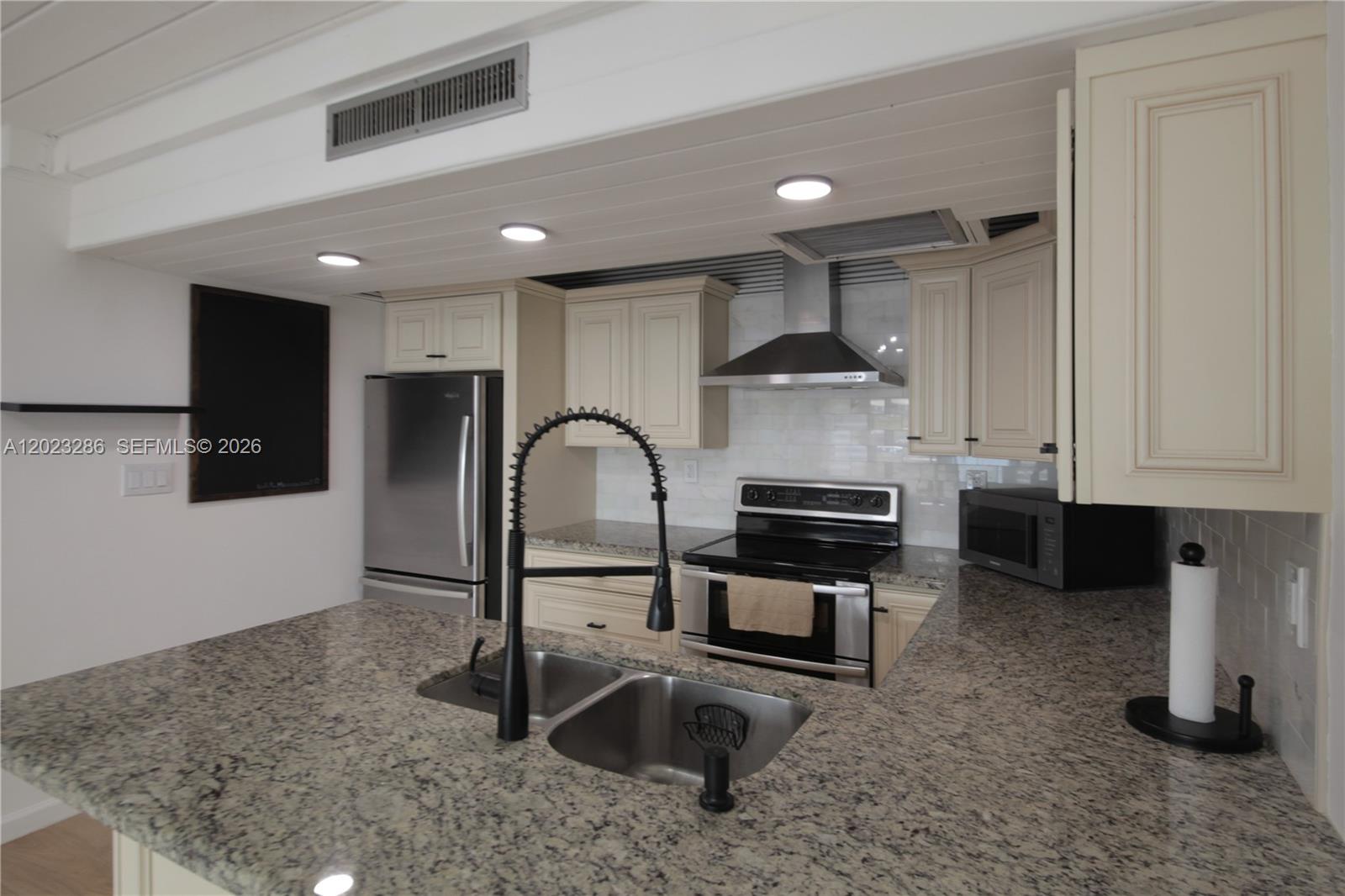 6380 Jack Rabbit Lane Miami Lakes, FL 33014 - Photo 13 of 40