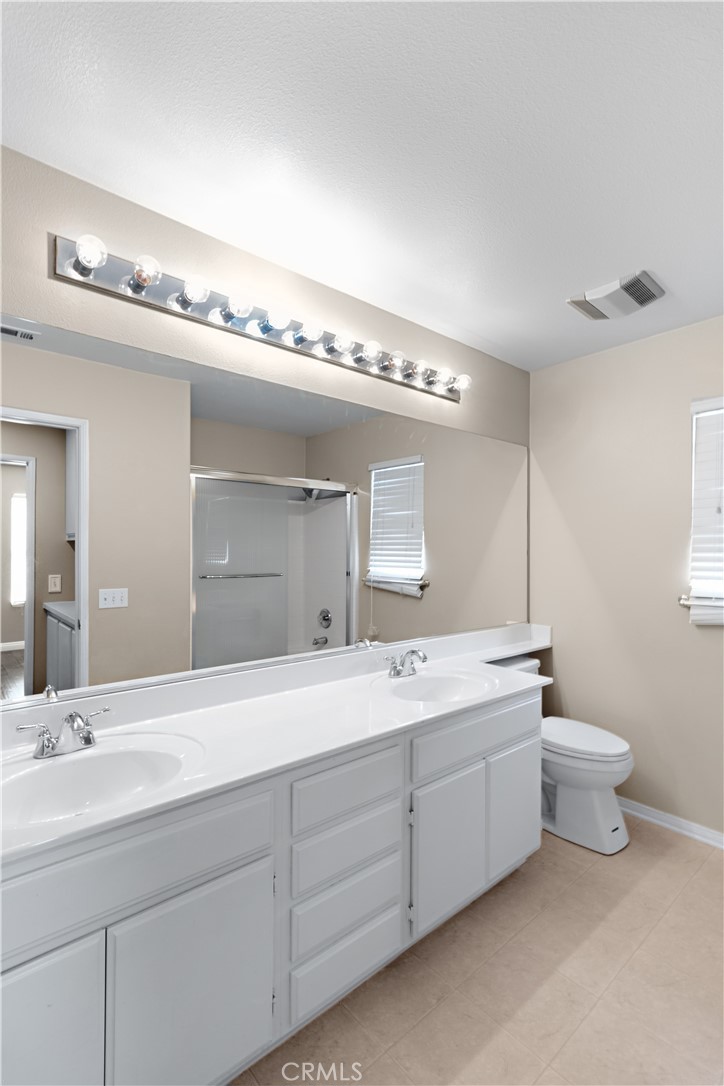 255 Roxanne Lane Corona, CA 92882 - Photo 14 of 30 Upstairs 2nd Bathroom