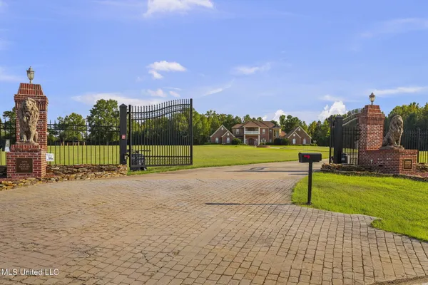 $1,733,000 | 3375 North Ratliff Road, Jackson, MS 39209