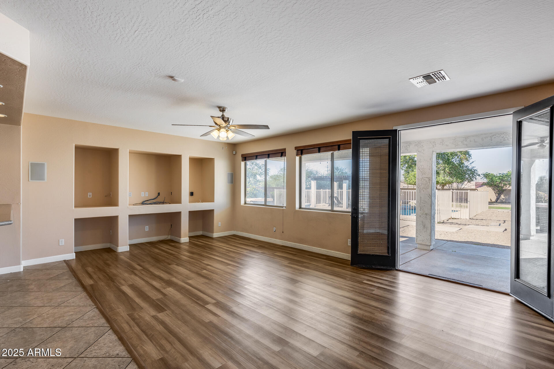 7720 South 22nd Lane Phoenix, AZ 85041 - Photo 3 of 82