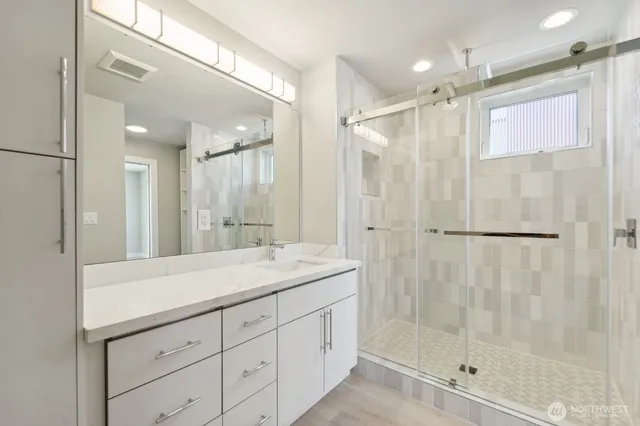 $2,950 | 527 South Cloverdale Street, Unit A, Seattle, WA 98108